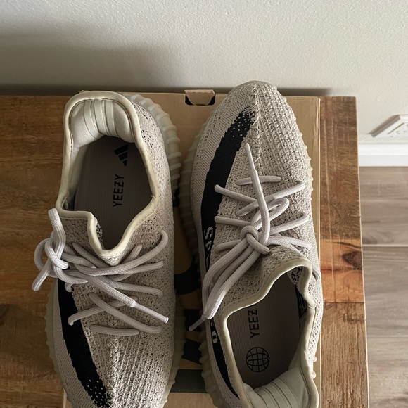 Yeezy Boost 350 V2 ‘Slate’ - Picture 2 of 5